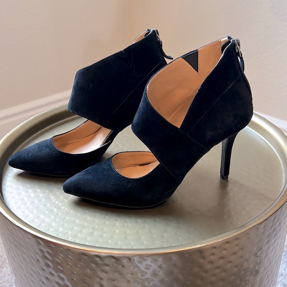 Tesori Edie Black Suede Heels